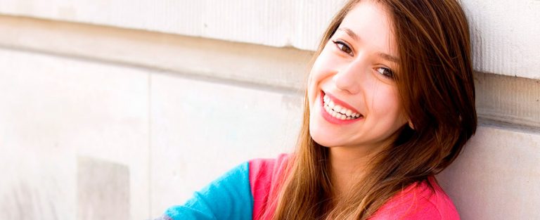 cuanto tiempo se deben usar los retenedores despues de la ortodoncia